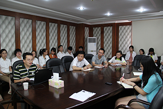 ���Ķ��ھٰ������ѵ��������Ա...